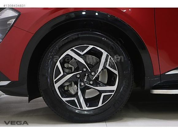 VEGA' 2024 SPORTAGE HİBRİT LIVE 18.000KM KIRMIZIRENK-HAYALET-LED