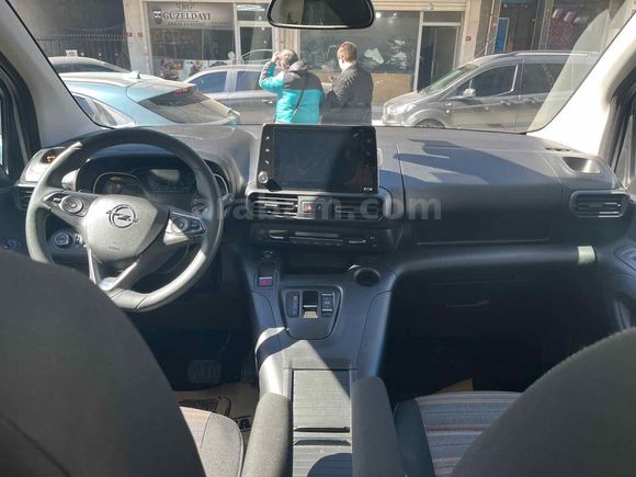 Galeriden Opel Combo 1.5 CDTI Ultimate 2024 Model İstanbul