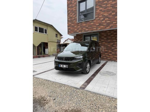 Sahibinden Peugeot Rifter 1.5 BlueHDI Allure 2024 Model Kocaeli 61000 km Yeşil (metalik)
