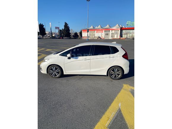  Honda Jazz 1.3 Elegance 2018 çıkışlı makyajlı kasa 
