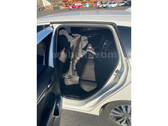  Honda Jazz 1.3 Elegance 2018 çıkışlı makyajlı kasa 