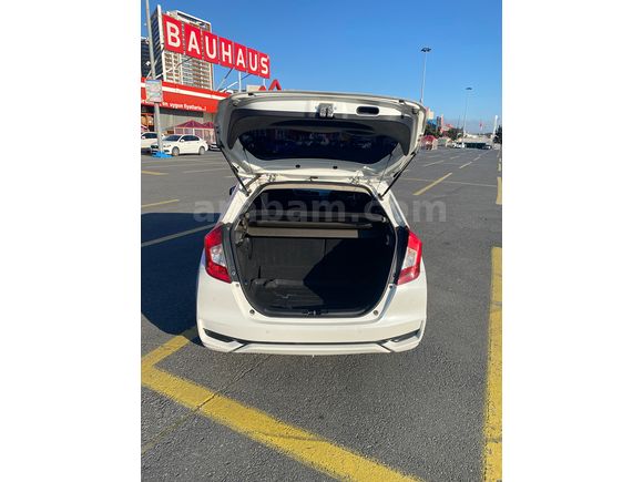  Honda Jazz 1.3 Elegance 2018 çıkışlı makyajlı kasa 