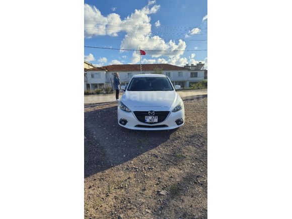 Sahibinden Mazda 3 1.5 SkyActive-G Motion 2015 Model