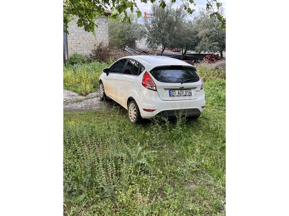 Sahibinden Ford Fiesta 1.5 TDCi Trend 2013 Model  90.000 km Beyaz
