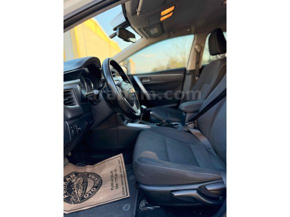 2015 MODEL 142 000 KM COROLLA  ADVANCE  EN FULU