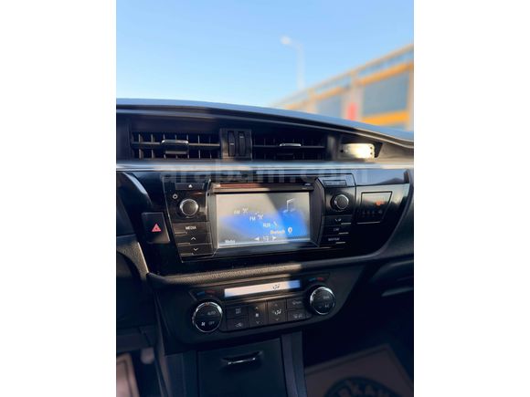 2015 MODEL 142 000 KM COROLLA  ADVANCE  EN FULU