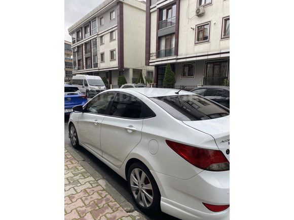 Sahibinden Hyundai Accent Blue 1.6 CRDI Mode Plus 2014 Model 