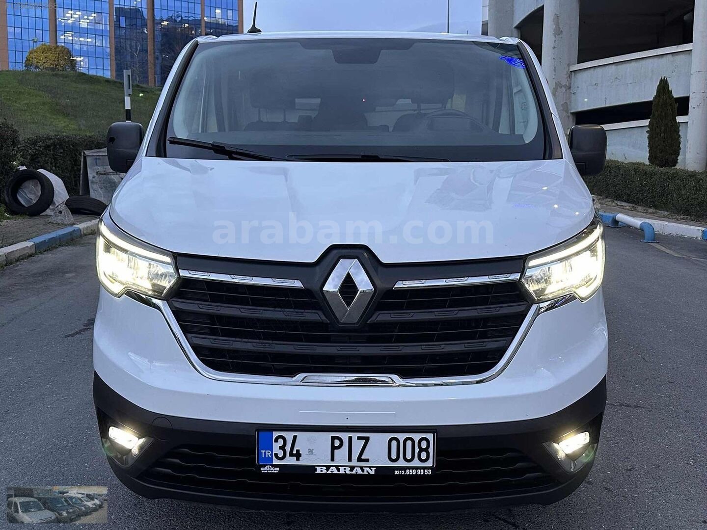 Galeriden Renault Trafic 2.0 DCI Grand Confort 2023 Model İstanbul 107.000 km Beyaz 2