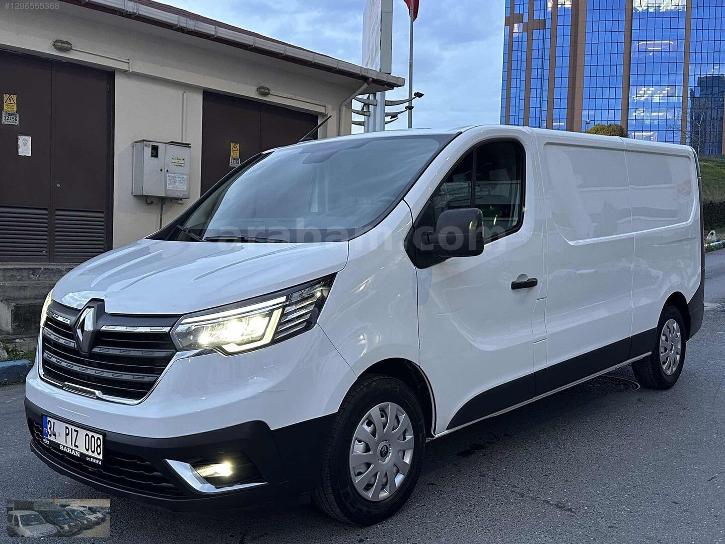 Galeriden Renault Trafic 2.0 DCI Grand Confort 2023 Model İstanbul 107.000 km Beyaz 1