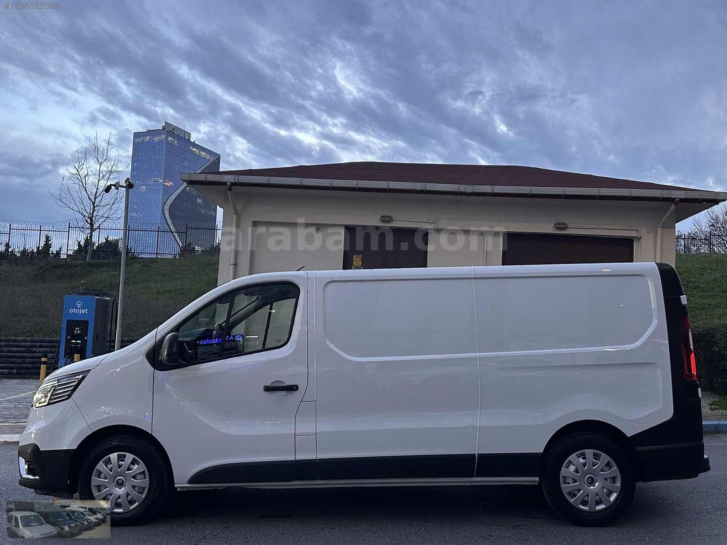 Galeriden Renault Trafic 2.0 DCI Grand Confort 2023 Model İstanbul 107.000 km Beyaz 4