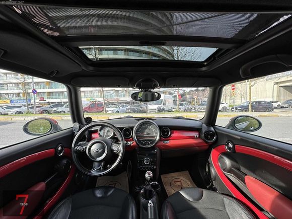 Yeditepe'den 2011 JOHN COOPER WORKS ,85.000 KM'DE CAM TAVAN