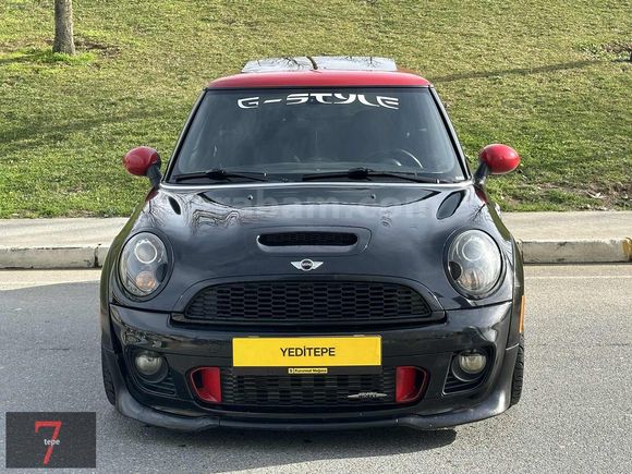 Yeditepe'den 2011 JOHN COOPER WORKS ,85.000 KM'DE CAM TAVAN