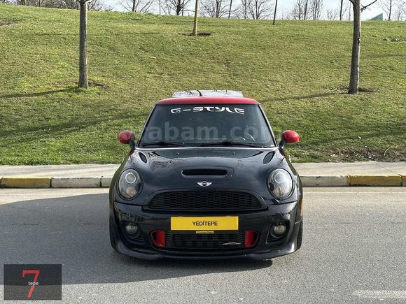 Yeditepe'den 2011 JOHN COOPER WORKS ,85.000 KM'DE CAM TAVAN
