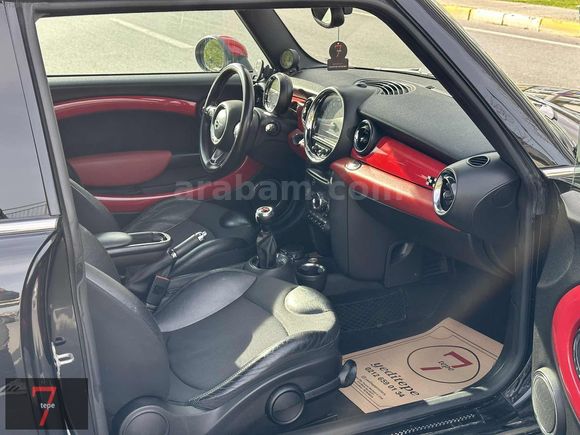Yeditepe'den 2011 JOHN COOPER WORKS ,85.000 KM'DE CAM TAVAN