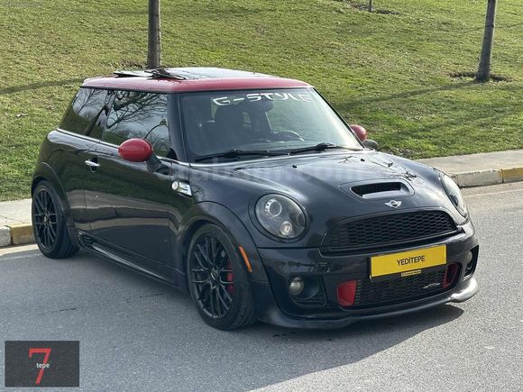Yeditepe'den 2011 JOHN COOPER WORKS ,85.000 KM'DE CAM TAVAN