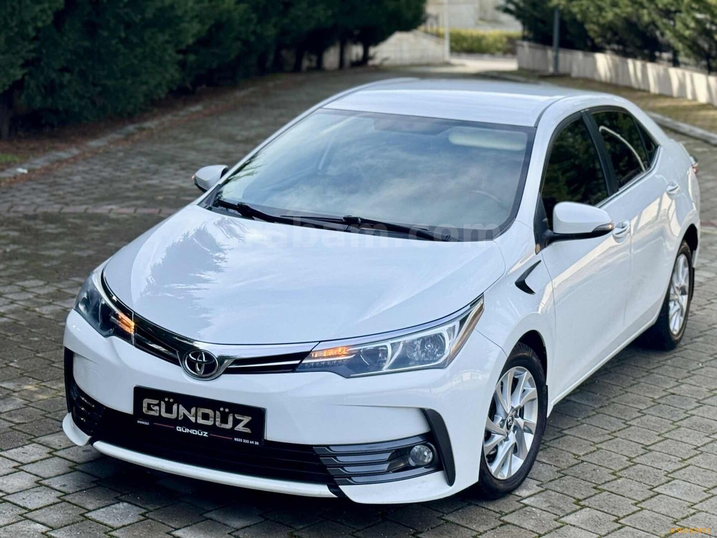 GÜNDÜZ GALERİDEN MAKYAJLI KASA TOYOTA COROLLA 1.4 4D OTOMATİK 2