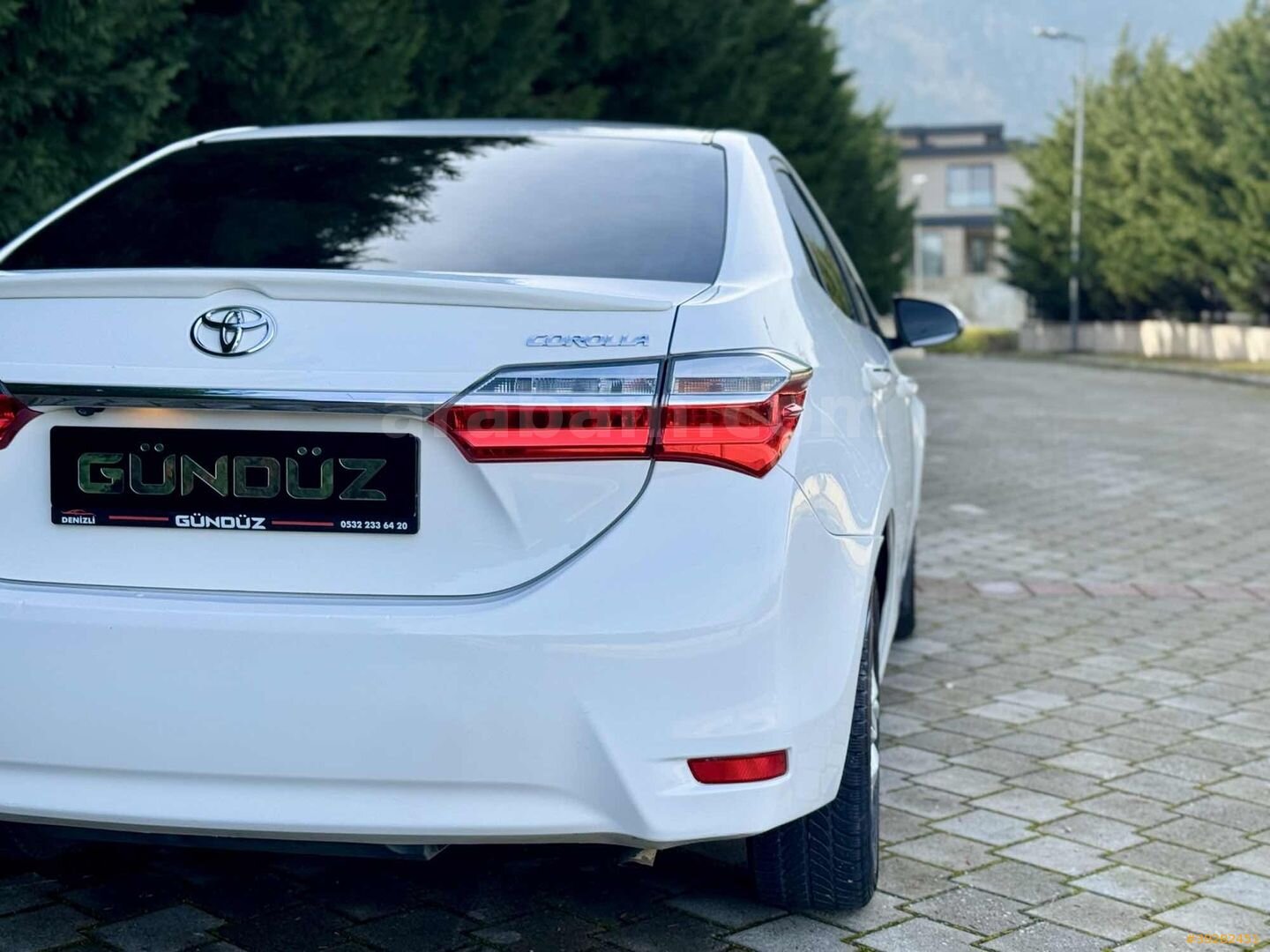 GÜNDÜZ GALERİDEN MAKYAJLI KASA TOYOTA COROLLA 1.4 4D OTOMATİK 4
