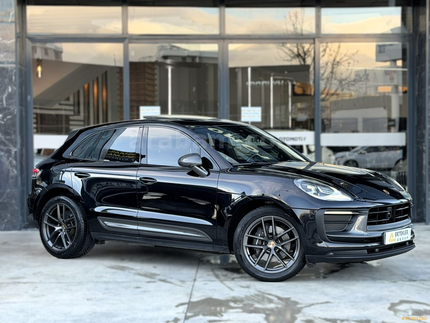Galeriden Porsche Macan 2.0 T 2023 Model İzmir 69.100 km Siyah 1