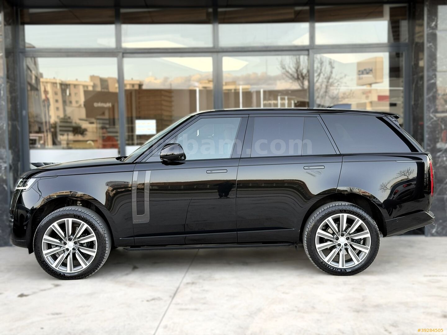 Galeriden Land Rover Range 3.0 D Autobiography 2025 Model İzmir 12.000 km Siyah 4