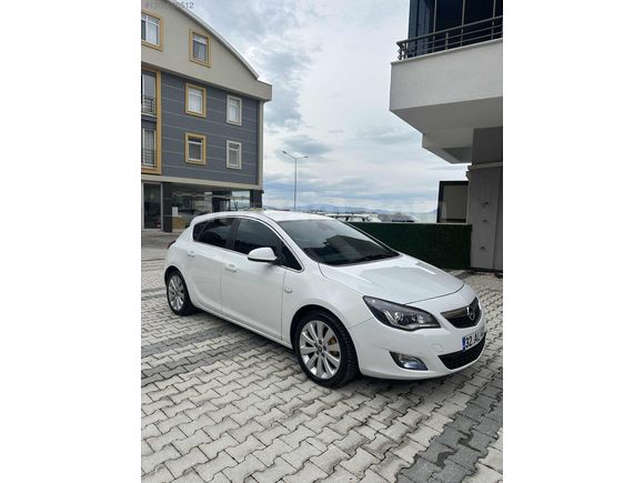BAKIMLI OPEL ASTRA J COSMO