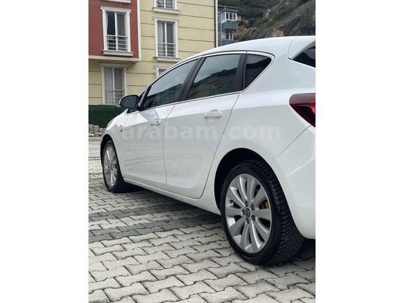 BAKIMLI OPEL ASTRA J COSMO