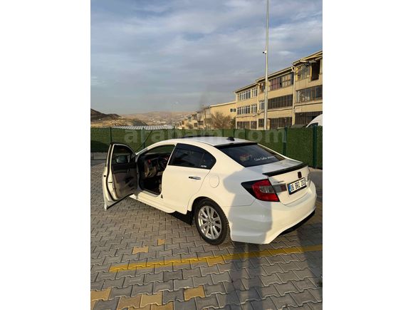 Sahibinden Honda Civic 1.6i VTEC Elegance 2012 Model 
