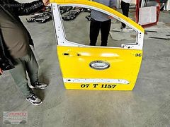 FORD COURİER BEYAZ SAĞ ÖN KAPI ORJINAL
