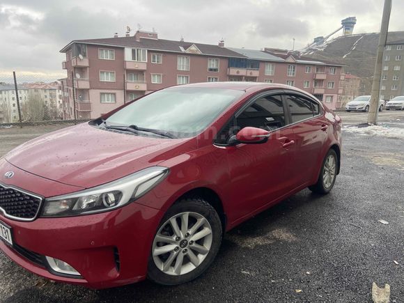 ACİL!! KİA CERATO 1.6CRDİ CONCEPT TECHNO SONROOFLU ÖZEL RENK 