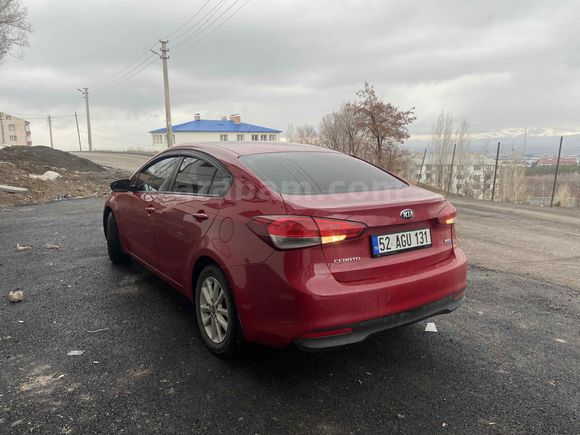 ACİL!! KİA CERATO 1.6CRDİ CONCEPT TECHNO SONROOFLU ÖZEL RENK 