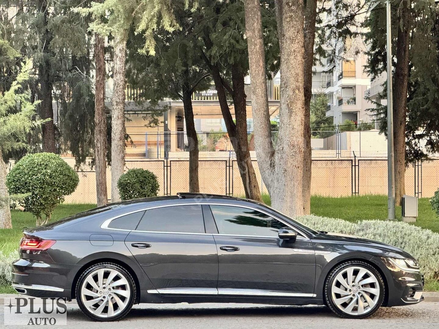 Galeriden Volkswagen Arteon 2.0 TDI R Line 2019 Model Denizli 260.000 km Füme 4