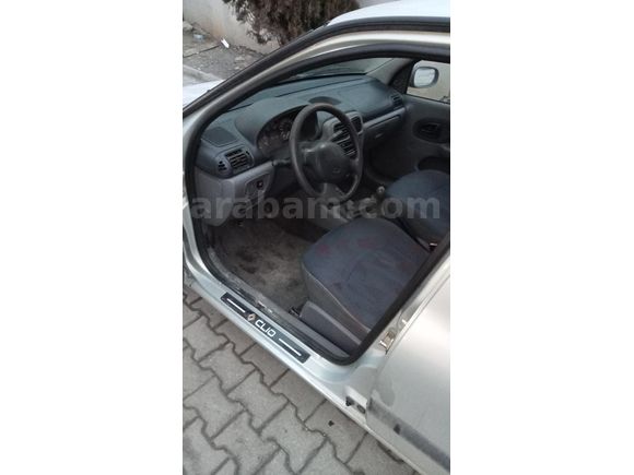 Sahibinden Renault Clio 1.4 RN 2001 Model
