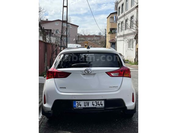 Sahibinden Toyota Auris 1.4 D-4D Active Skypack 2013 Model  203.000 km Beyaz