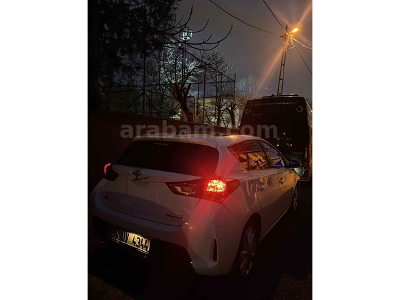 Sahibinden Toyota Auris 1.4 D-4D Active Skypack 2013 Model  203.000 km Beyaz