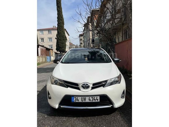 Sahibinden Toyota Auris 1.4 D-4D Active Skypack 2013 Model  203.000 km Beyaz