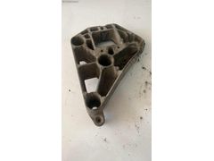 Renault 7700795740 Clio 1 motor kulağı