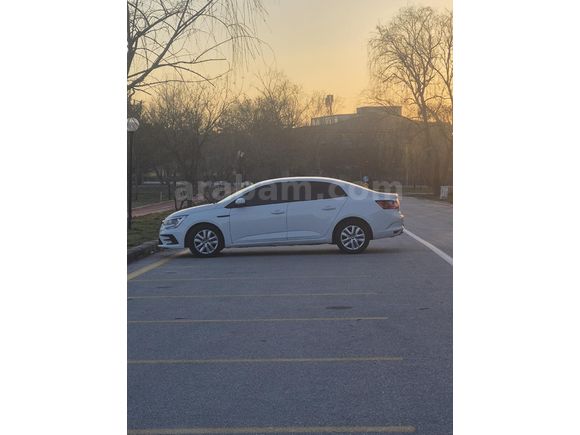 Sahibinden Renault Megane 1.3 TCe Joy tesla ekranlı 2021 Model
