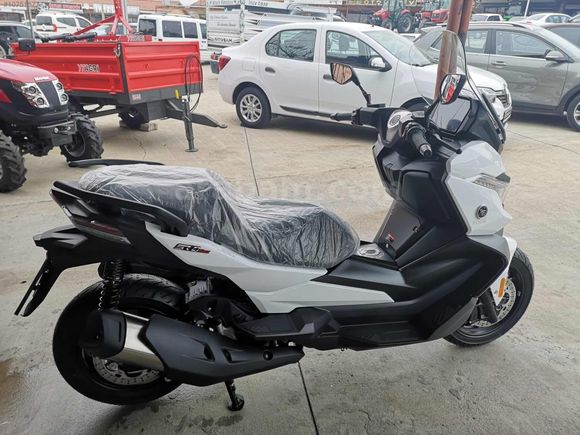 BEZİRGANOĞLU'NDAN VOGE 350 SR4 MAXI HATASIZ