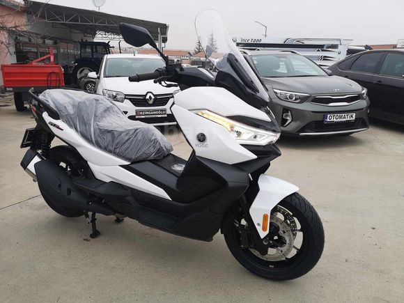 BEZİRGANOĞLU'NDAN VOGE 350 SR4 MAXI HATASIZ