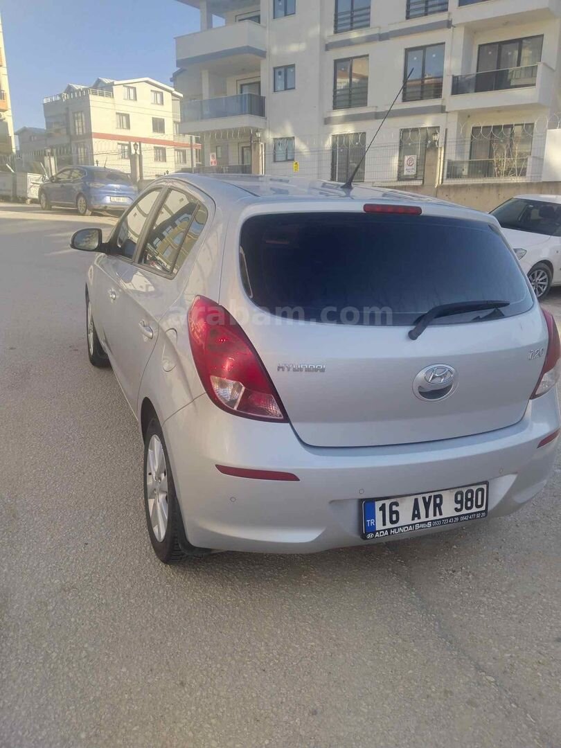 Sahibinden Hyundai i20 1.2 D-CVVT Sense 2012 Model Bursa 121.000 km Gri (Gümüş) 4