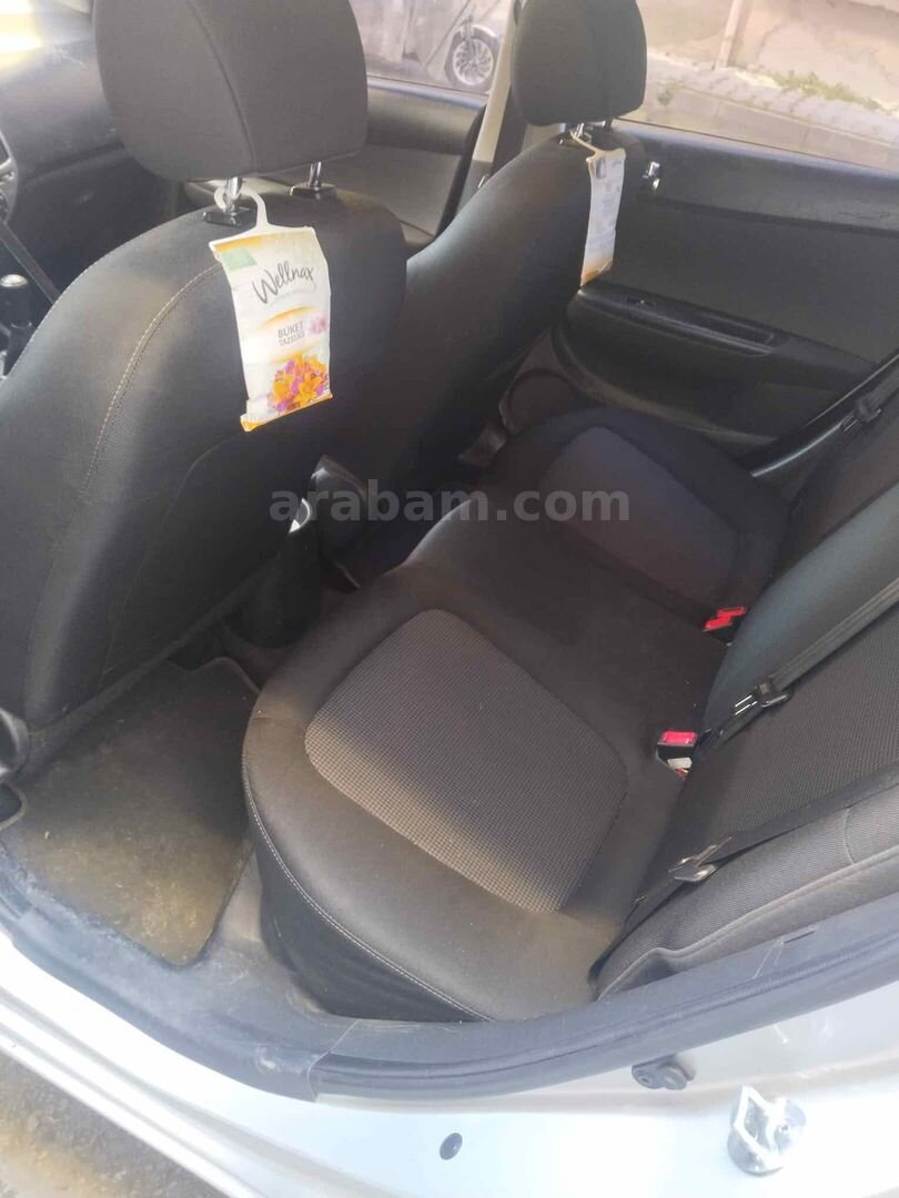 Sahibinden Hyundai i20 1.2 D-CVVT Sense 2012 Model Bursa 121.000 km Gri (Gümüş) 6