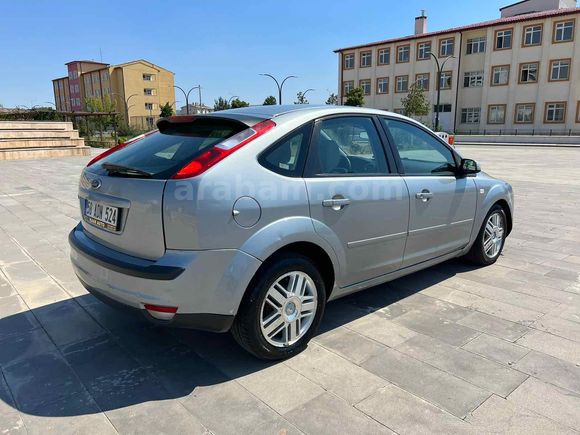 Sahibinden Ford Focus 1.6 Ghia 2005 Model KIZ GİBİ