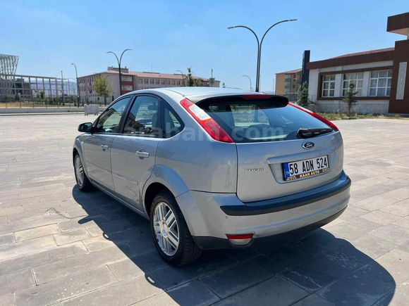 Sahibinden Ford Focus 1.6 Ghia 2005 Model KIZ GİBİ