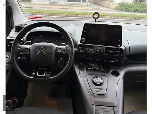 ERZİN AUTO'DAN 2023 MODEL BERLİNGO CAM TAVANLI HATASIZ TEMİZ