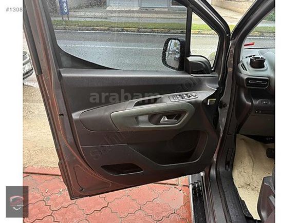 ERZİN AUTO'DAN 2023 MODEL BERLİNGO CAM TAVANLI HATASIZ TEMİZ