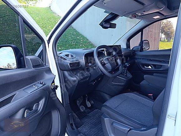 2025 MODEL BOYASIZ DEĞİŞENSİZ OPEL COMBO