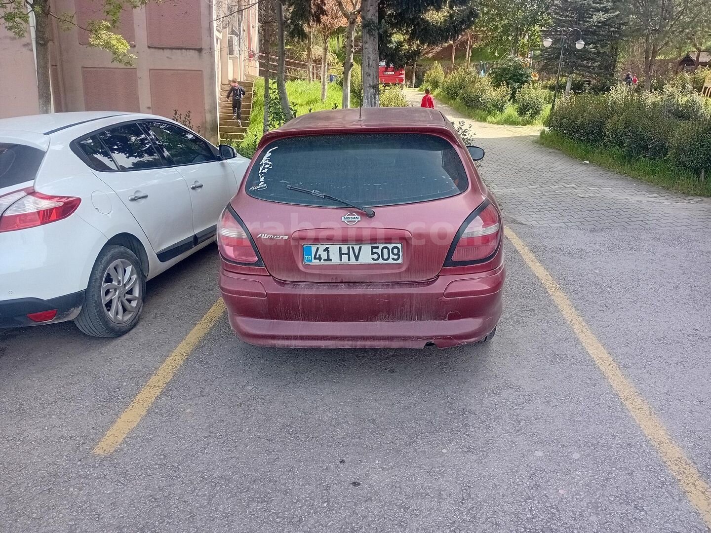 Sahibinden Nissan Almera 1.5 Luxury 2001 Model Kocaeli 227.000 km Bordo 3