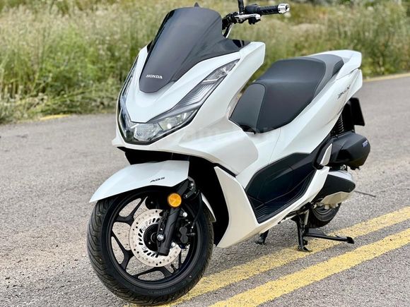 Galeriden Honda PCX125 2022 Model Kırşehir 660 km Beyaz - 39316761 Galeriden Honda PCX125 2022 Model Kırşehir 660 km Beyaz - 39316761