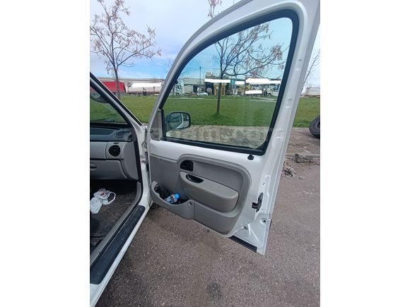 HUSUSİ OTOMOBİL RUHSATLI KLİMALI KANGOO 1.5 DİZEL AİLE ARACI
