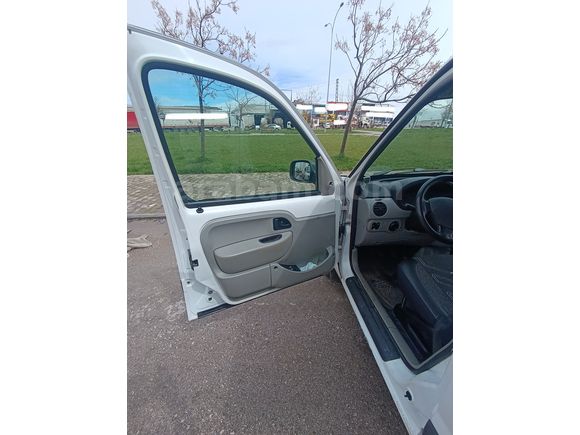 HUSUSİ OTOMOBİL RUHSATLI KLİMALI KANGOO 1.5 DİZEL AİLE ARACI