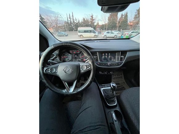 İlk Sahibi öğretmenden Opel Crossland 1.2 T Essential 2021 Model